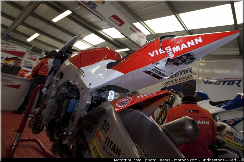 moto2_bradl_09_angleterre_2010