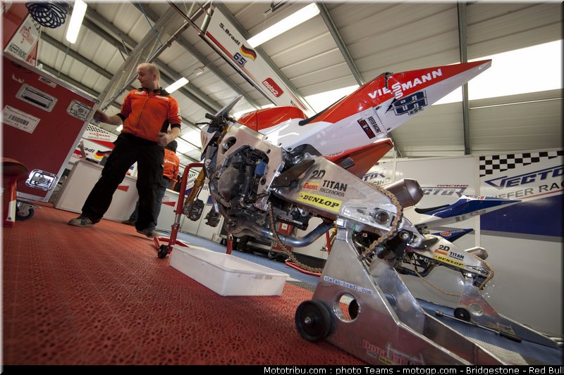 moto2_bradl_10_angleterre_2010