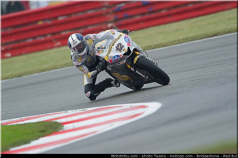 moto2_luthi_1_angleterre_2010