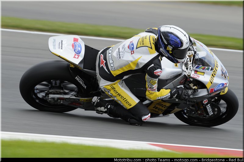 moto2_luthi_8_angleterre_2010