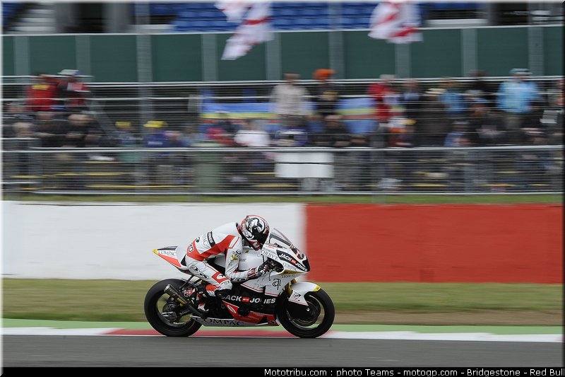 moto2_olive_1_angleterre_2010