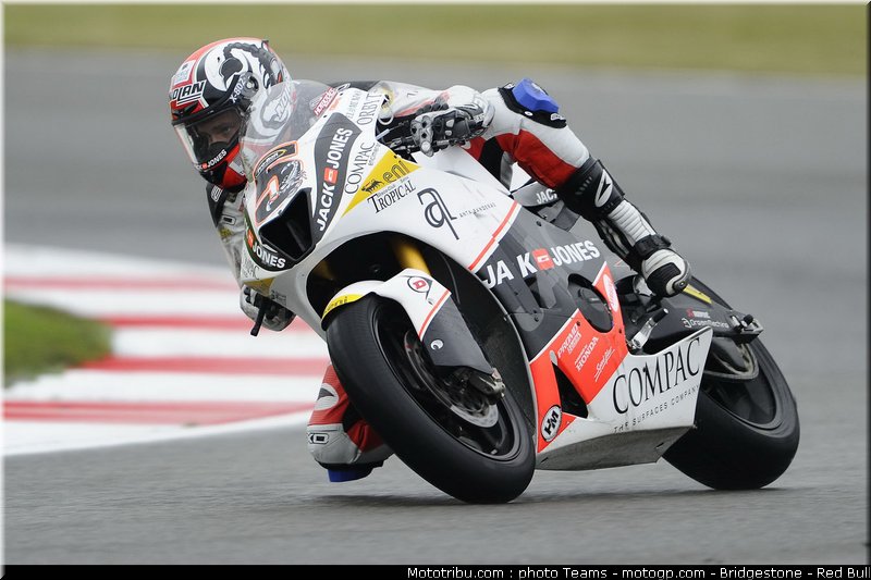 moto2_olive_3_angleterre_2010