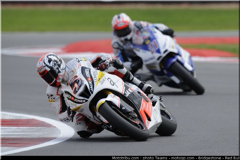 moto2_olive_5_angleterre_2010