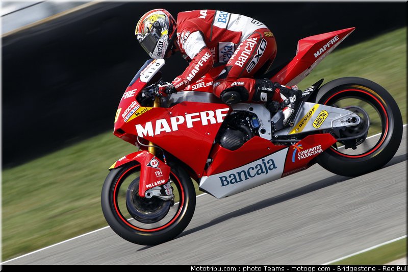 moto2_simon_01_angleterre_2010