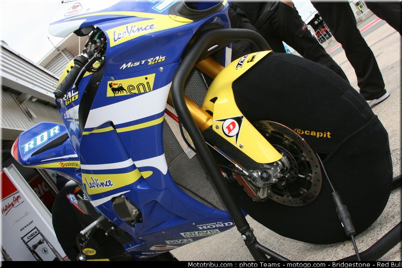 moto2_tech3_4_angleterre_2010