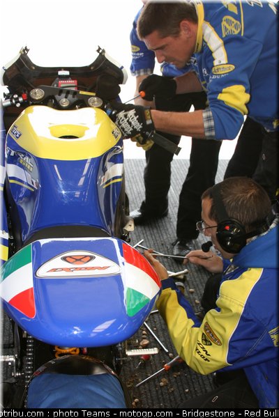 moto2_tech3_5_angleterre_2010