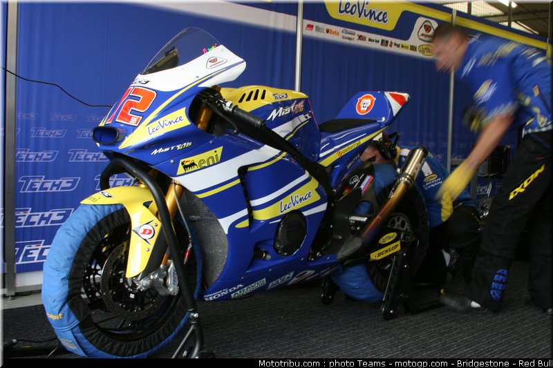 moto2_tech3_7_angleterre_2010