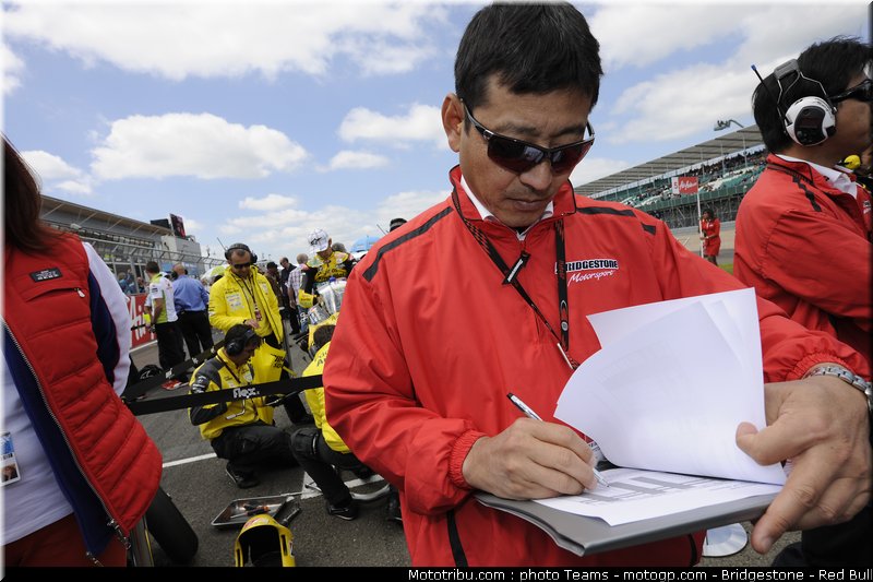 motogp_bridgestone_4_angleterre_2010