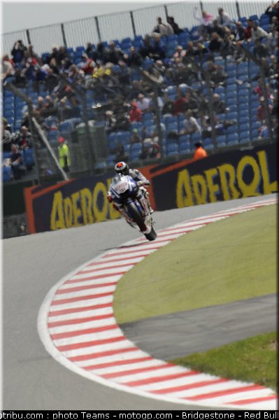 motogp_lorenzo_15_angleterre_2010