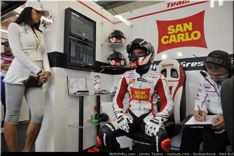 motogp_pitbabe_008_angleterre_2010