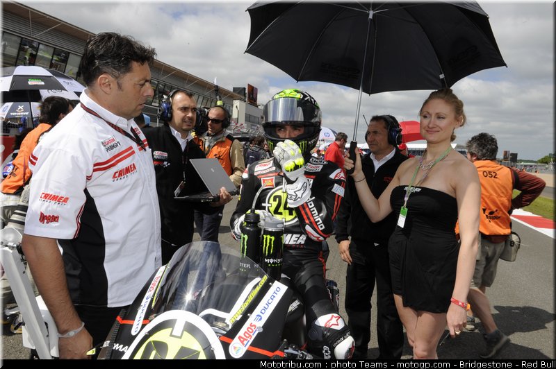 motogp_pitbabe_010_angleterre_2010