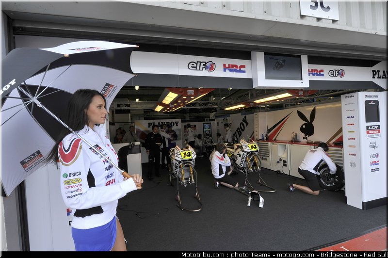 motogp_pitbabe_012_angleterre_2010