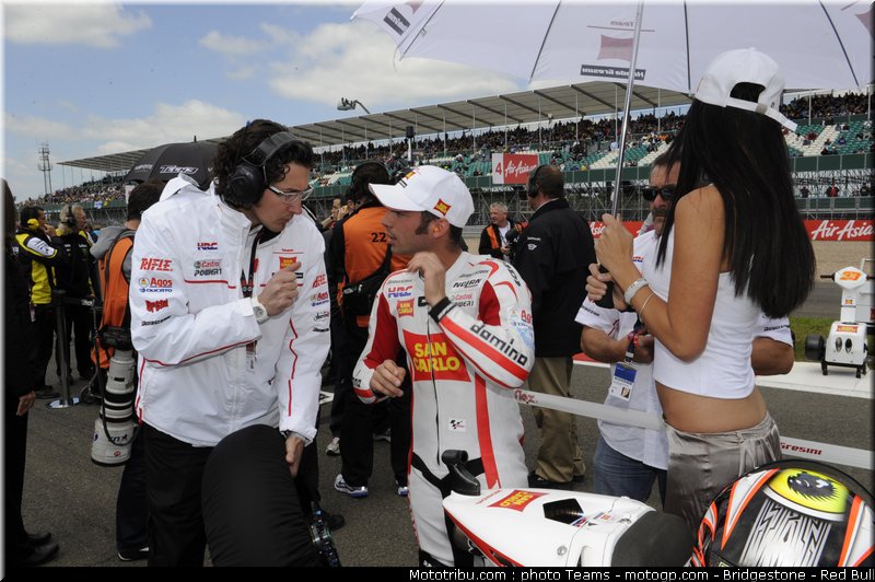 motogp_pitbabe_022_angleterre_2010