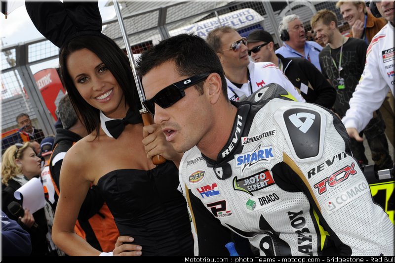 motogp_pitbabe_029_angleterre_2010