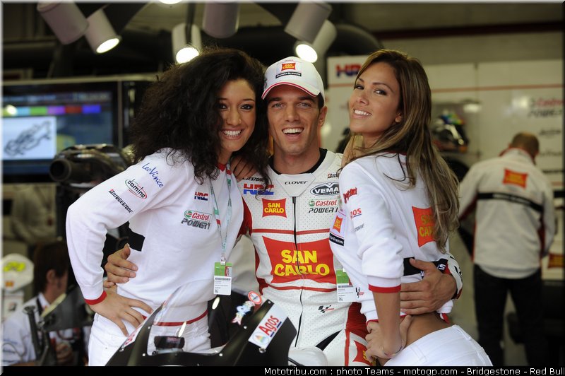 motogp_pitbabe_030_angleterre_2010