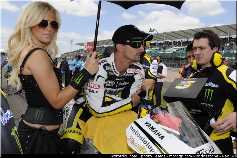 motogp_pitbabe_054_angleterre_2010
