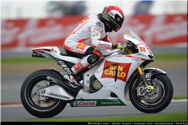 motogp_simoncelli_03_angleterre_2010