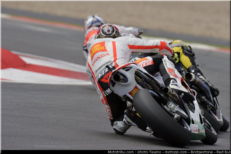 motogp_simoncelli_15_angleterre_2010