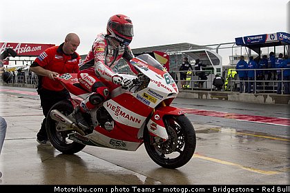 moto2_bradl_01_angleterre_2010.jpg