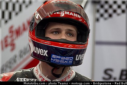 moto2_bradl_02_angleterre_2010.jpg