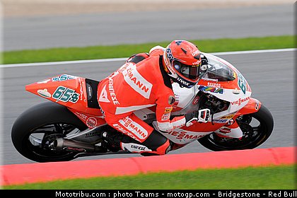 moto2_bradl_04_angleterre_2010.jpg