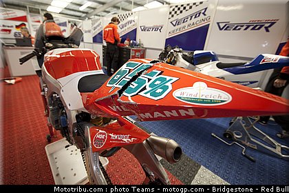 moto2_bradl_08_angleterre_2010.jpg