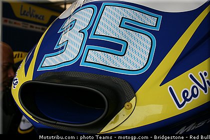 moto2_derosa_01_angleterre_2010.jpg