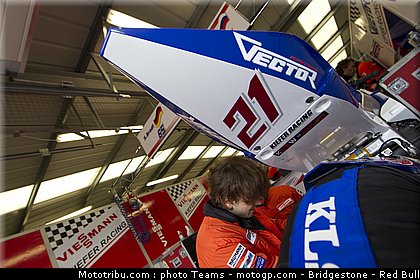 moto2_leonov_6_angleterre_2010.jpg
