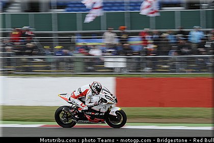 moto2_olive_1_angleterre_2010.jpg