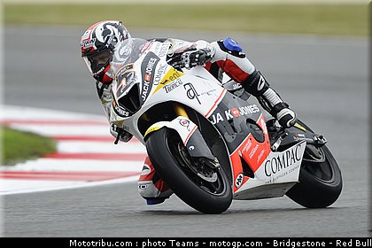 moto2_olive_4_angleterre_2010.jpg