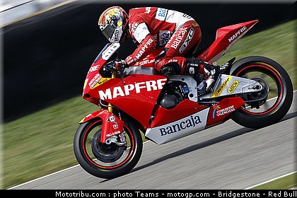 moto2_simon_01_angleterre_2010.jpg