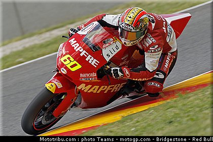 moto2_simon_02_angleterre_2010.jpg
