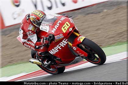 moto2_simon_07_angleterre_2010.jpg
