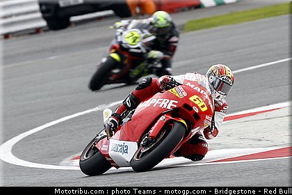 moto2_simon_08_angleterre_2010.jpg