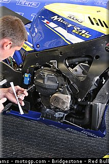 moto2_tech3_1_angleterre_2010.jpg