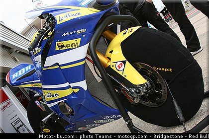 moto2_tech3_4_angleterre_2010.jpg