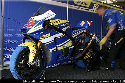 moto2_tech3_7_angleterre_2010.jpg