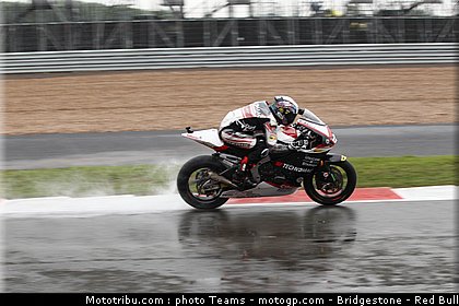 moto2_tomizawa_1_angleterre_2010.jpg