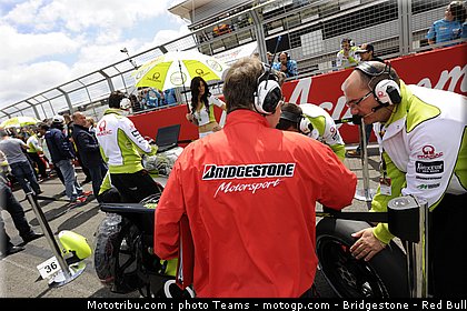 motogp_bridgestone_1_angleterre_2010.jpg