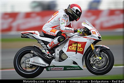 motogp_simoncelli_03_angleterre_2010.jpg