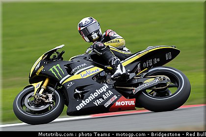 motogp_spies_06_angleterre_2010.jpg