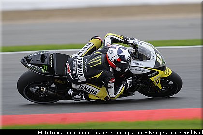 motogp_spies_07_angleterre_2010.jpg
