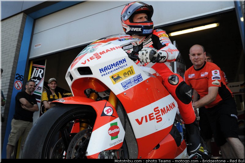 moto2_bradl_03_paysbas_2010