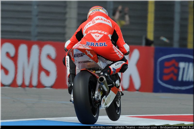 moto2_bradl_07_paysbas_2010