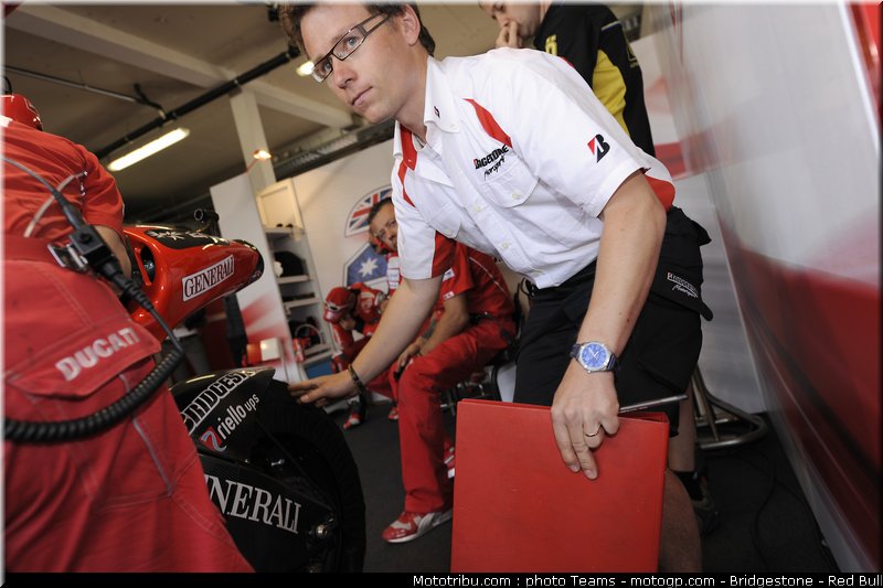 motogp_bridgestone_06_paysbas_2010