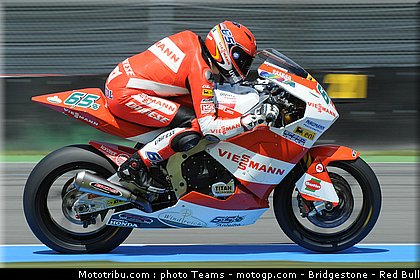 moto2_bradl_01_paysbas_2010.jpg