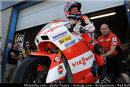 moto2_bradl_03_paysbas_2010.jpg