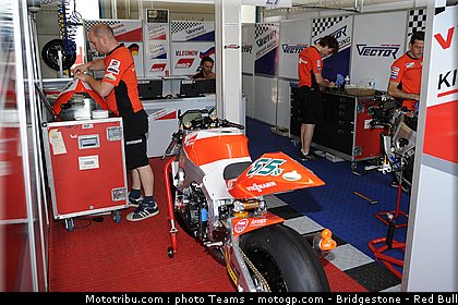 moto2_bradl_08_paysbas_2010.jpg