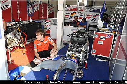 moto2_bradl_13_paysbas_2010.jpg