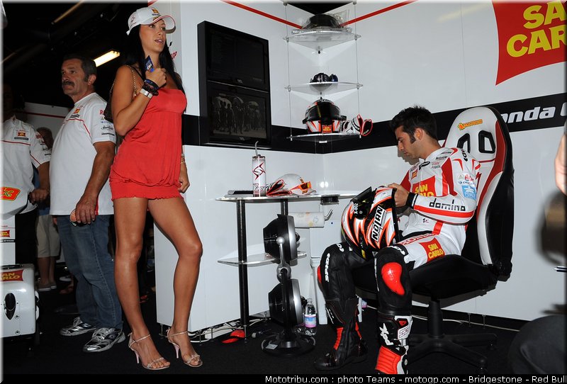 pitbabe_motogp_2010_13